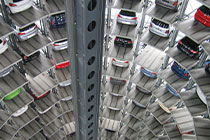 劲敌对阵，球场上斗志昂扬，谁将笑到最后